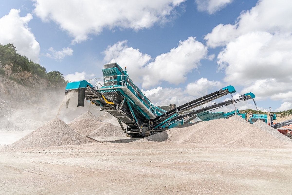 Chieftain 2200 Triple Deck Screen Breedon 2.jpg